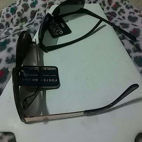 *Foster Grant* His & Hers sunglasses - Picture 2 of 3